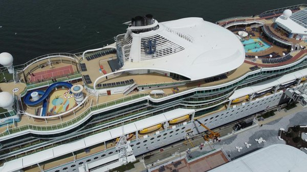 Quels sont les meilleurs itinéraires pour une randonnée sur le sentier des douanes en Bretagne, France?