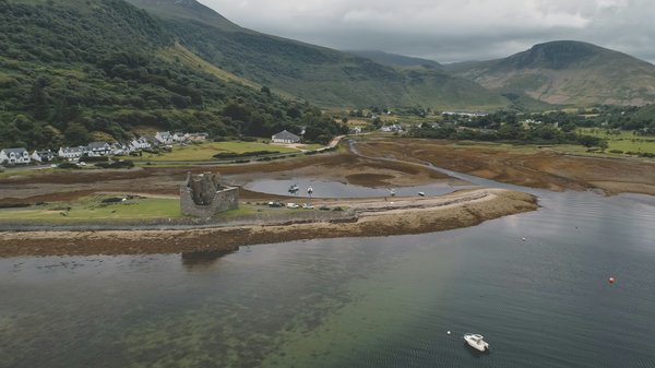 Comment organiser une visite des distilleries de whisky en Écosse avec un budget limité?